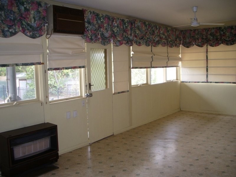 8 Dunkirk Avenue, Clapham SA 5062