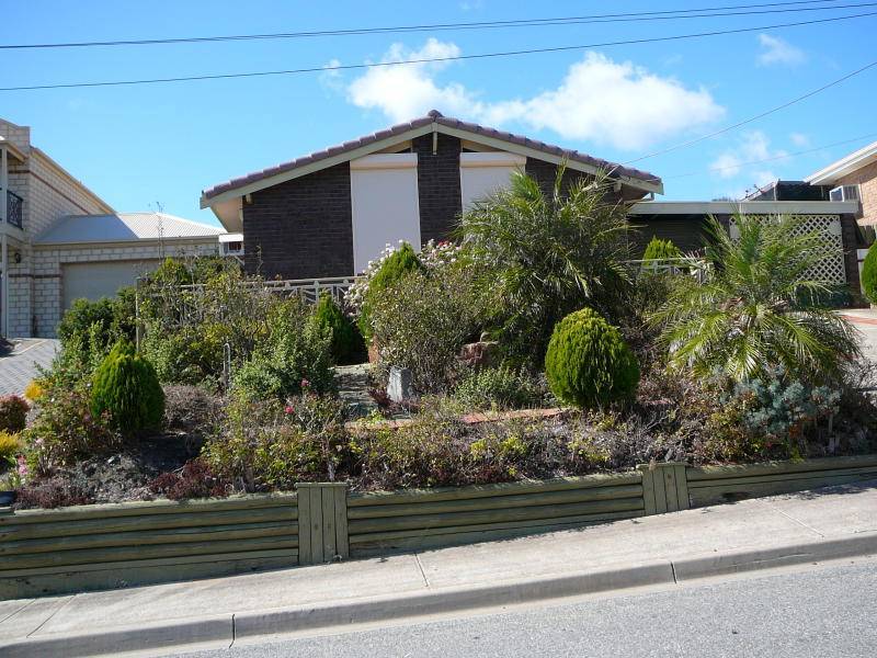10 Burrington Street, Hallett Cove SA 5158