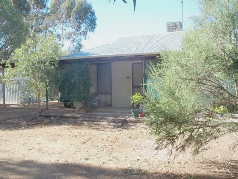 2 Eighth Road, York WA 6302
