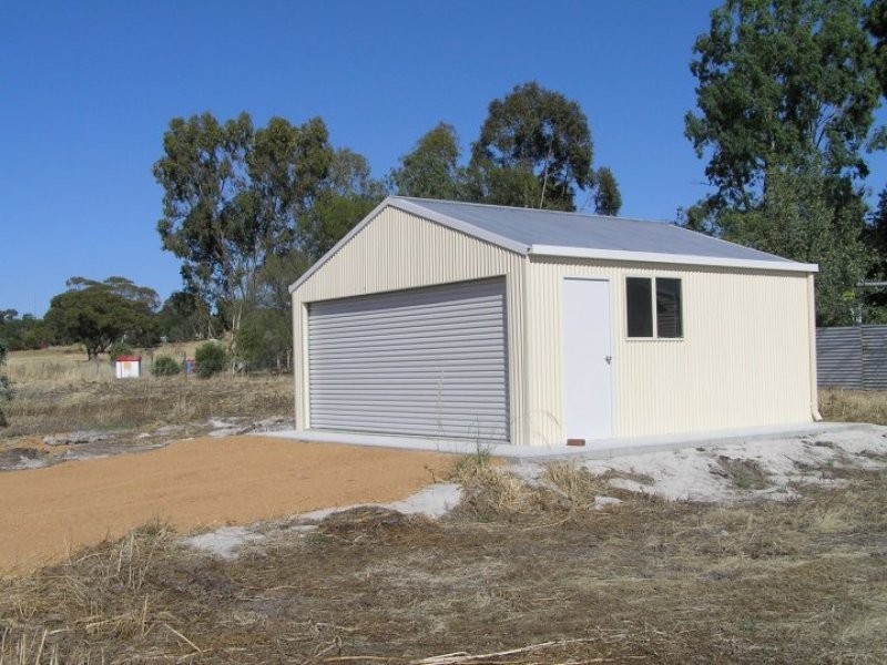 11 Tenth Road, York WA 6302