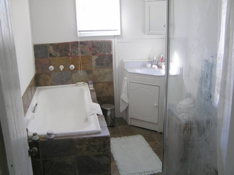 11 Tenth Road, York WA 6302