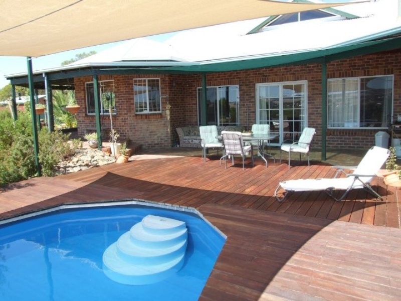 6 Steere Road, York WA 6302