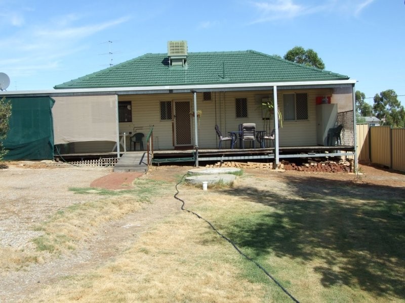 6 Thomson Street, York WA 6302