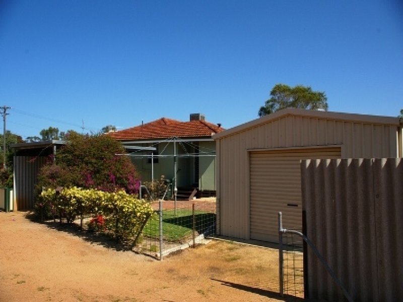 2 Newell Street, Quairading WA 6383