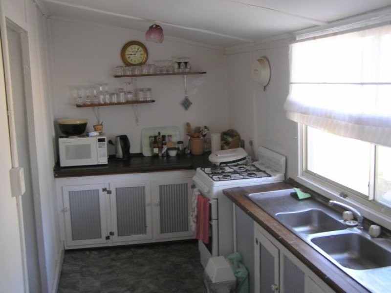 11 Tenth Road, York WA 6302