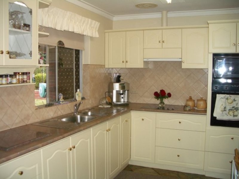 13 Maud Street, York WA 6302