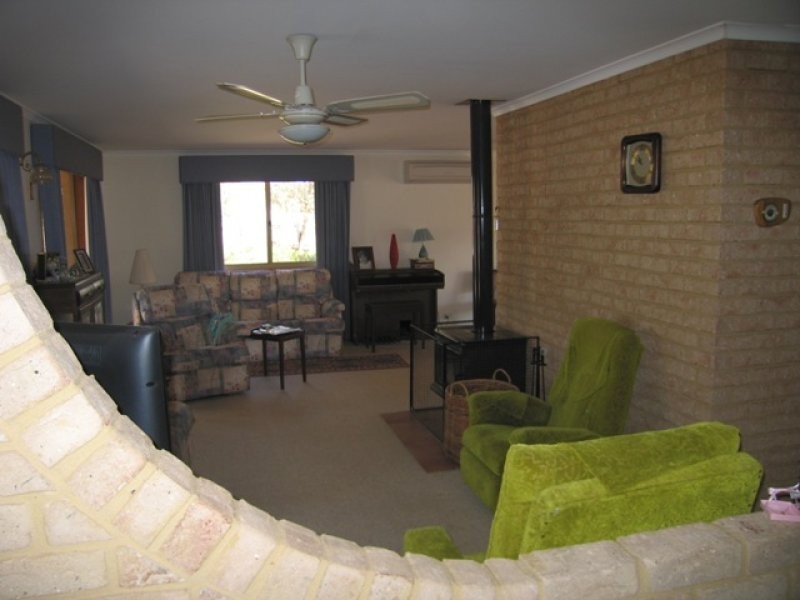 42 Osnaburg Road, York WA 6302