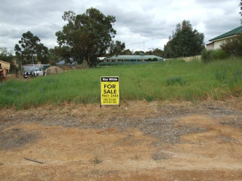 8 Thomson Street, York WA 6302