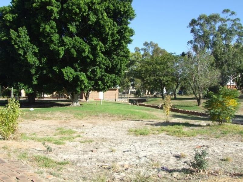 16 South Street, York WA 6302