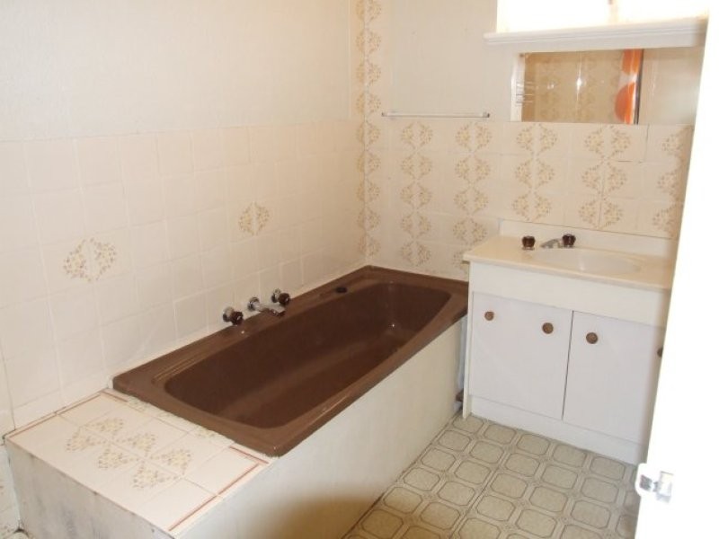 7 Lee Crescent, York WA 6302