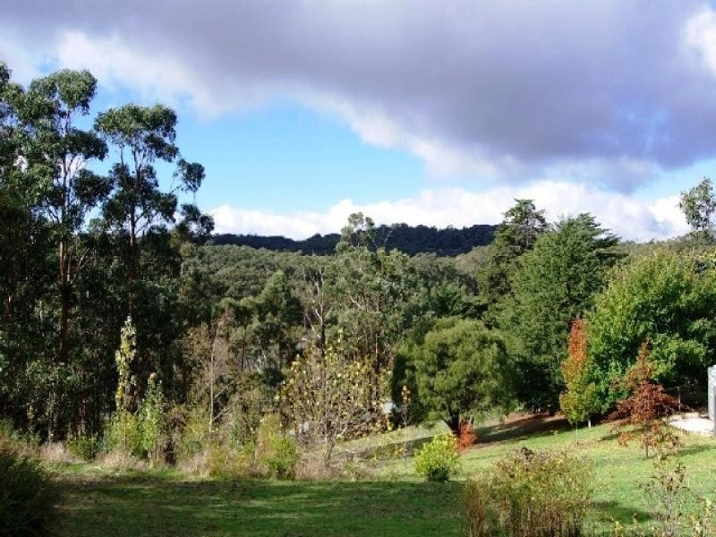 10 Emmett Road, Crafers West SA 5152
