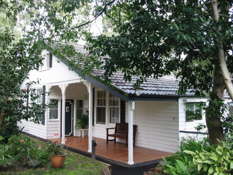 8 Victoria Ridge, Upper Ferntree Gully VIC 3156