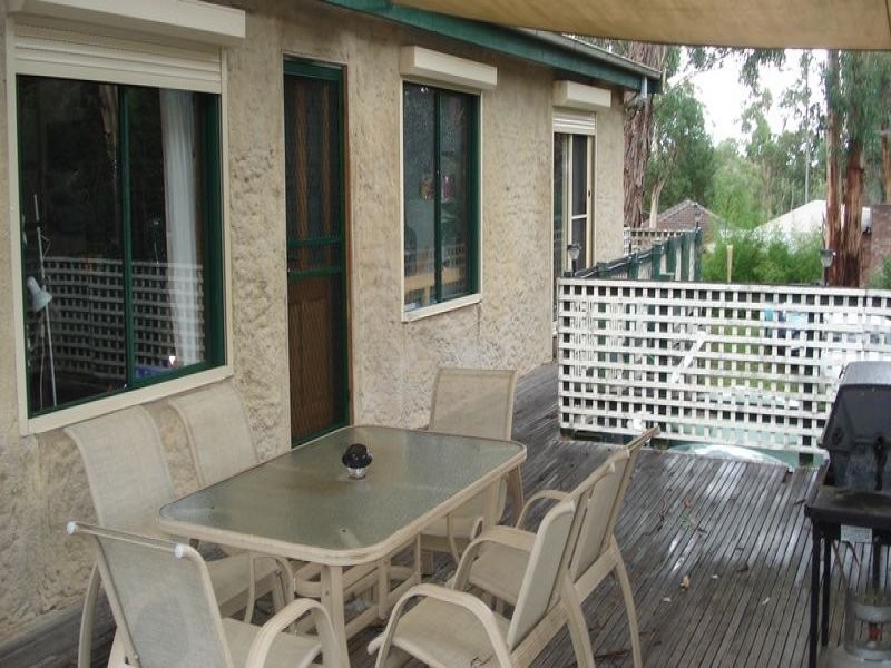 8 Irene Grove, Selby VIC 3159