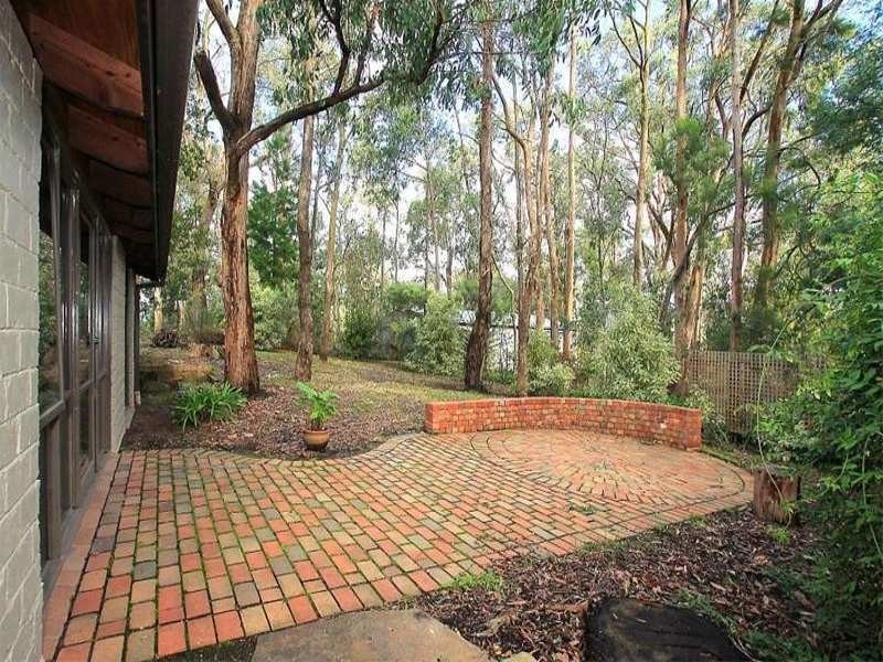 4 McNamara Road, Avonsleigh VIC 3782