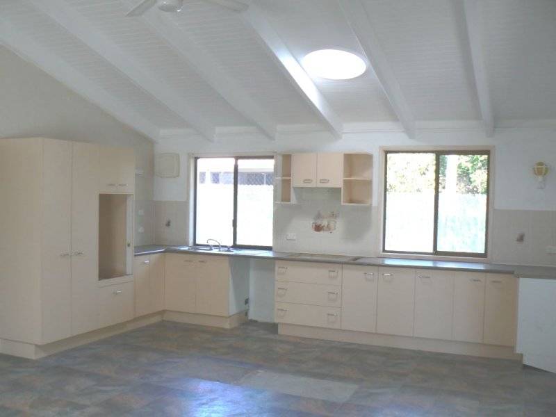 40 Karawatha Drive, Mountain Creek QLD 4557