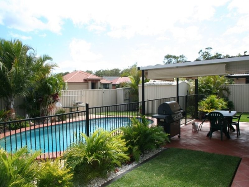 5 Courtenay, Sippy Downs QLD 4556