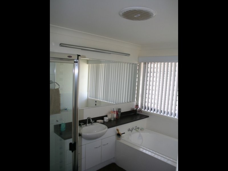 5 Courtenay, Sippy Downs QLD 4556