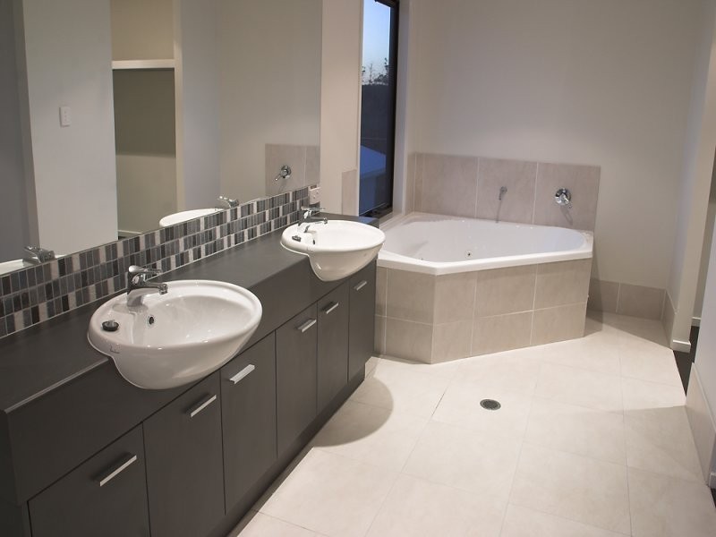 15 Easter St, Kawana Island QLD 4575