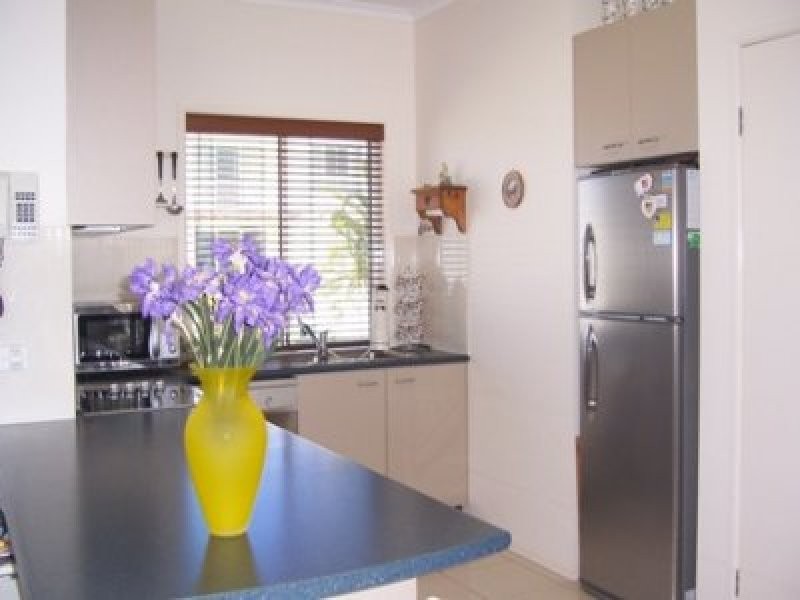 9 Tarawa Street, Kawana Island QLD 4575