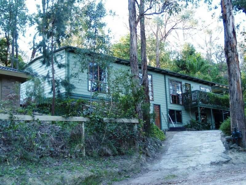 16 Railway Road, Mount Evelyn VIC 3796