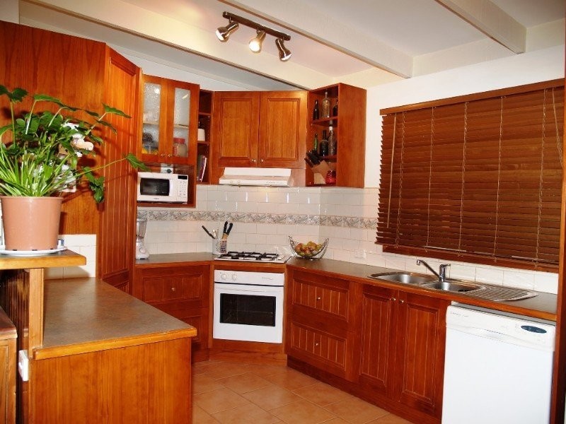 16 Railway Road, Mount Evelyn VIC 3796