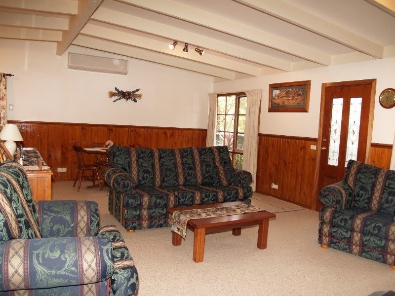 16 Railway Road, Mount Evelyn VIC 3796