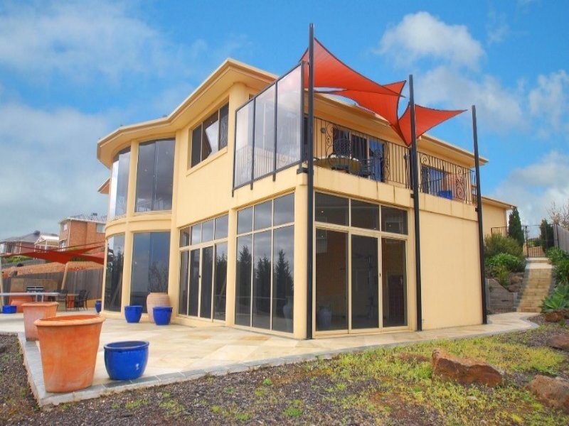 26 Hilledge Lane, Mooroolbark VIC 3138