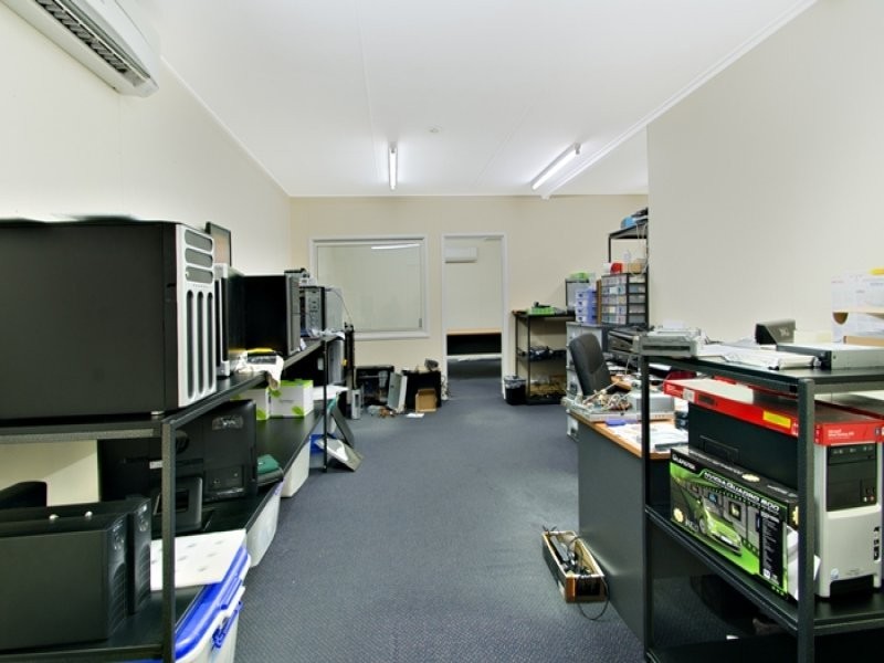 1&2/5 Machinery Avenue, Warana QLD 4575