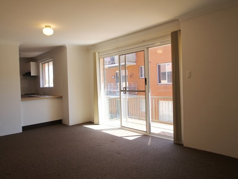 8/18 Linsley Street, Gladesville NSW 2111