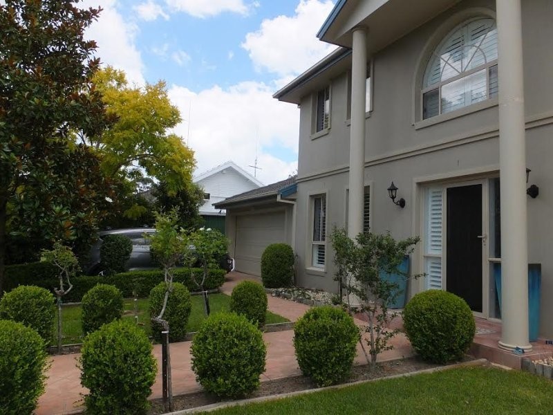 8 Landscape Ave, Forestville NSW 2087