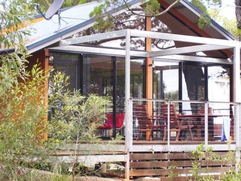 14 Thompson Esplanade, Russell Island QLD 4184