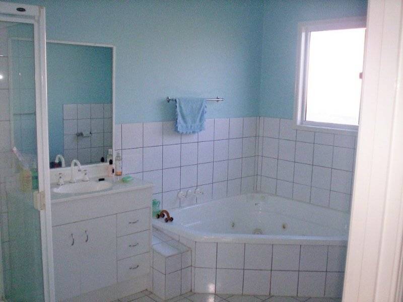 27 Bay Dr, Russell Island QLD 4184