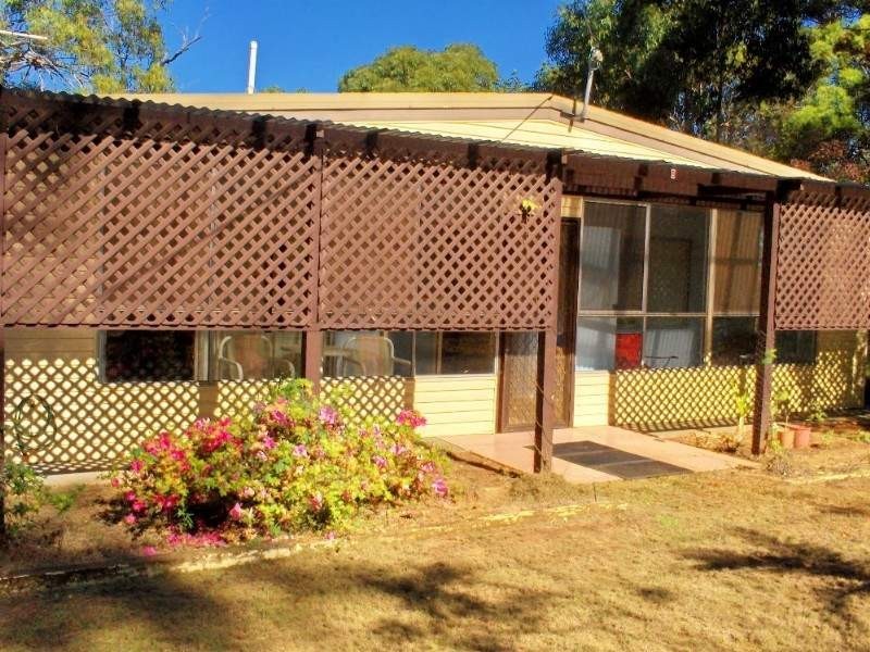 8 Deenya Pde, Russell Island QLD 4184