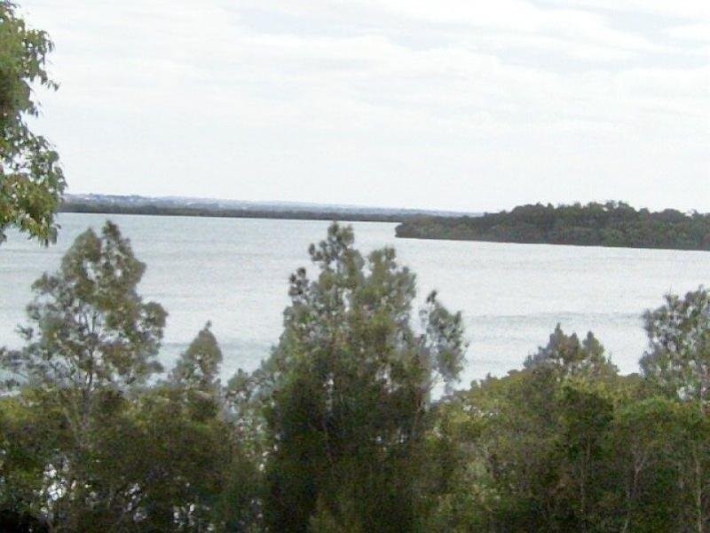 104 Avondale Rd, Russell Island QLD 4184