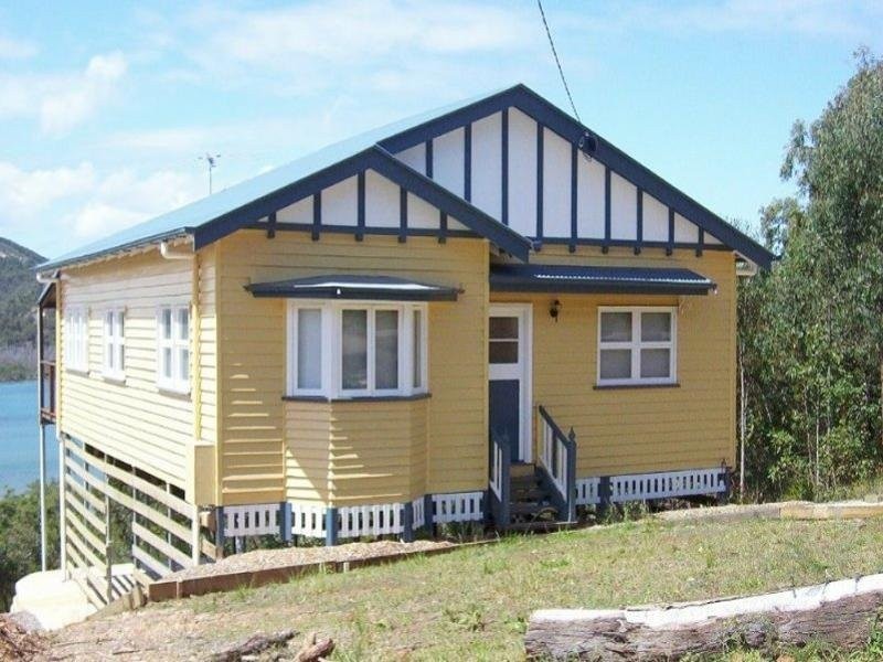 38 Leichhardt Tce, Russell Island QLD 4184