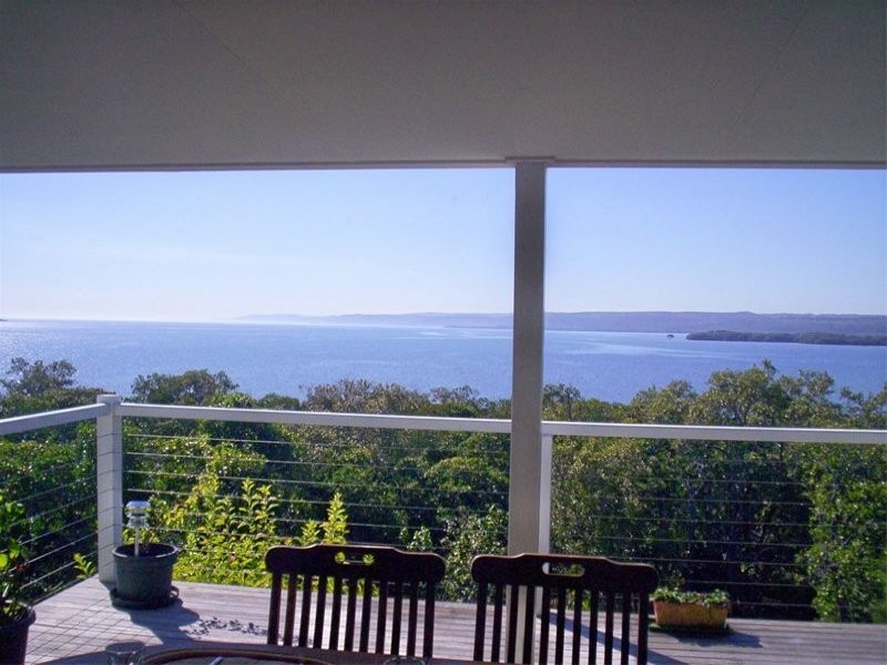 27 Bay Drive, Russell Island QLD 4184