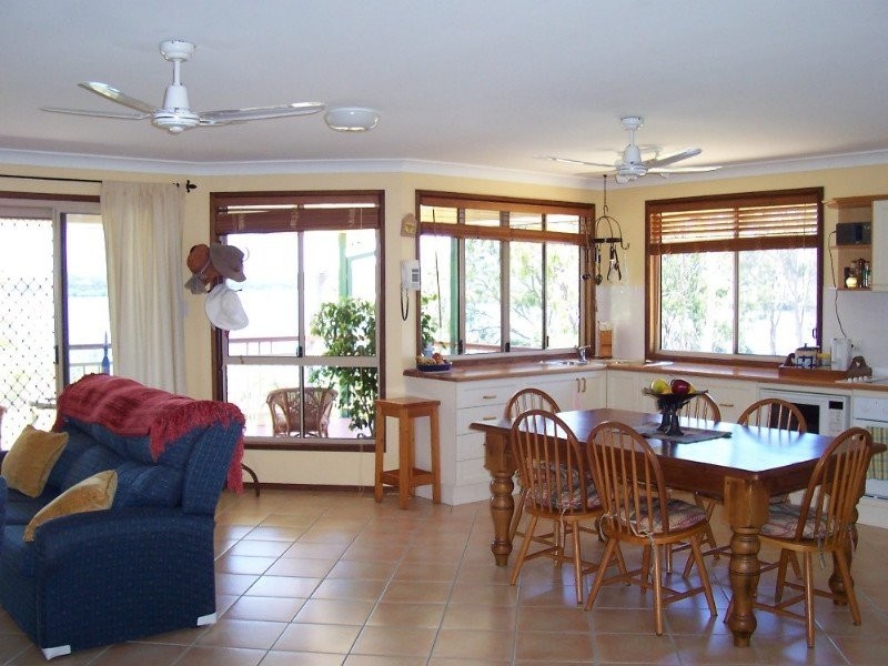 106 Minjerriba Rd, Russell Island QLD 4184