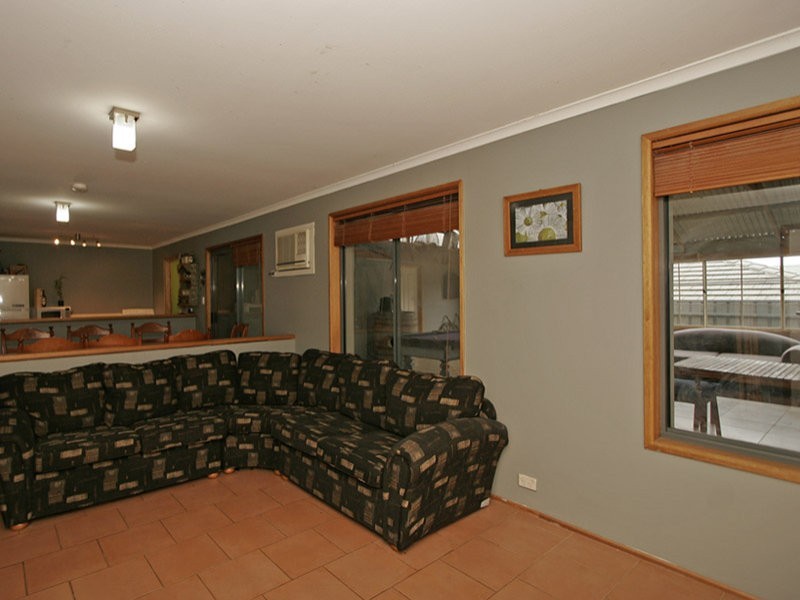 6 Esther Avenue, Woodcroft SA 5162