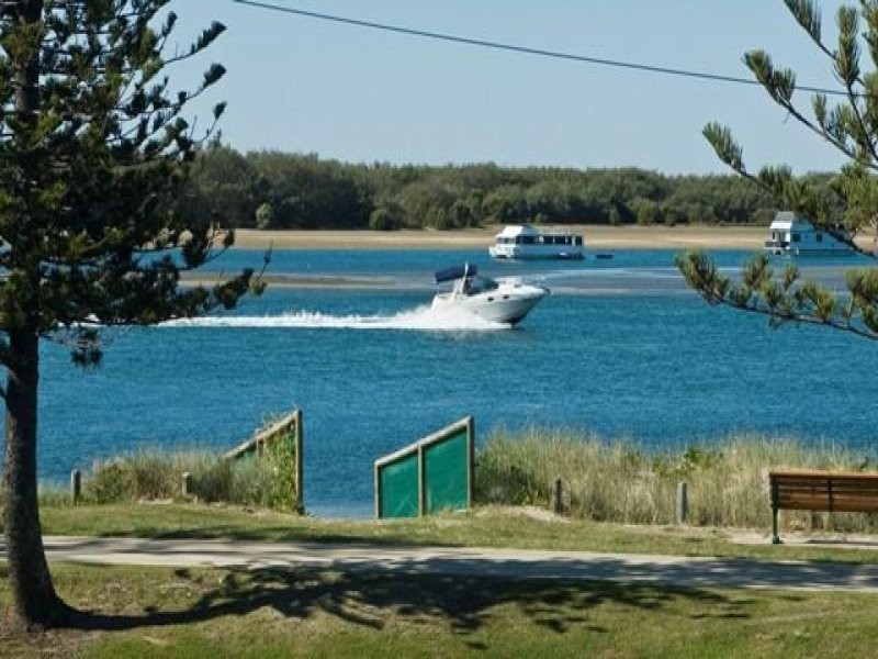 456 Marine Parade, Biggera Waters QLD 4216