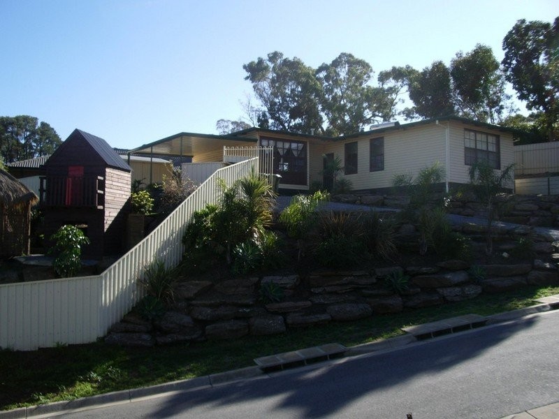 4 Oakley Road, Aberfoyle Park SA 5159