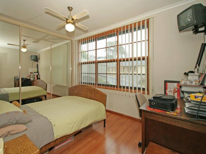 4 Oakley Road, Aberfoyle Park SA 5159