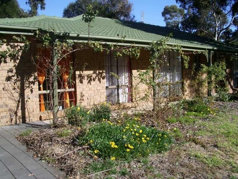 11 Iona Road, Aberfoyle Park SA 5159