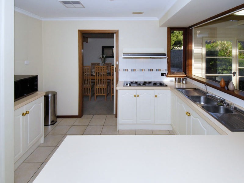 8 Hayes Court, West Lakes SA 5021