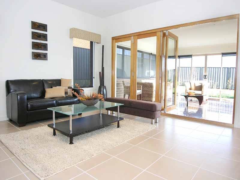 12 Michigan Grange, Pakenham VIC 3810