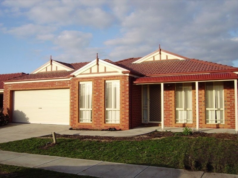 10 Baronessa Avenue, Narre Warren South VIC 3805