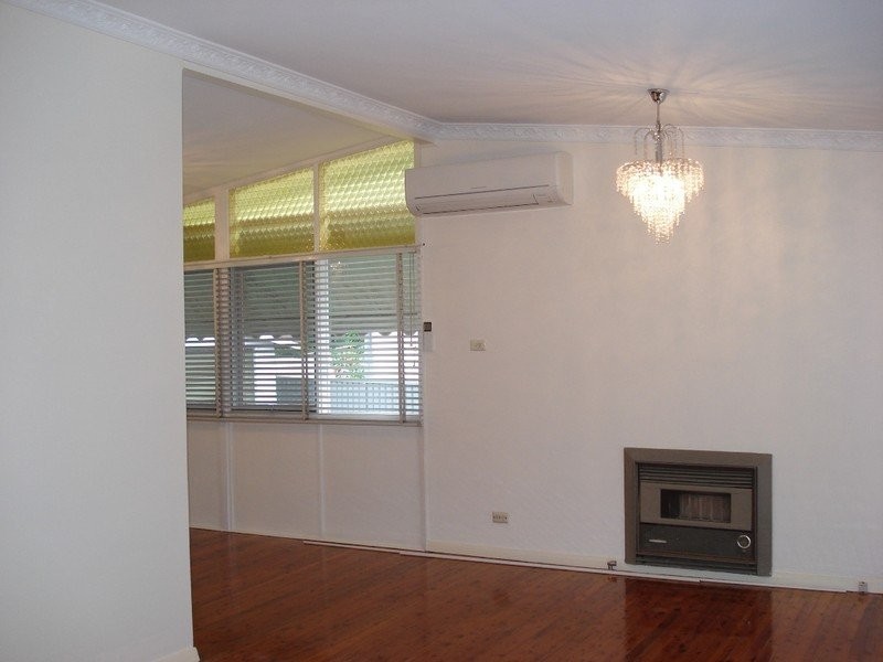 18 Brooker Ave, Oatlands NSW 2117