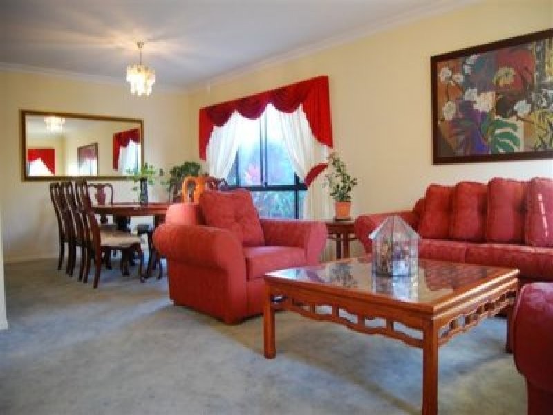 11 Babylon Place, Forest Lake QLD 4078