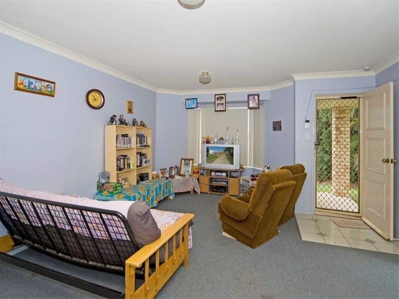 8 Morris Street, Flinders View QLD 4305