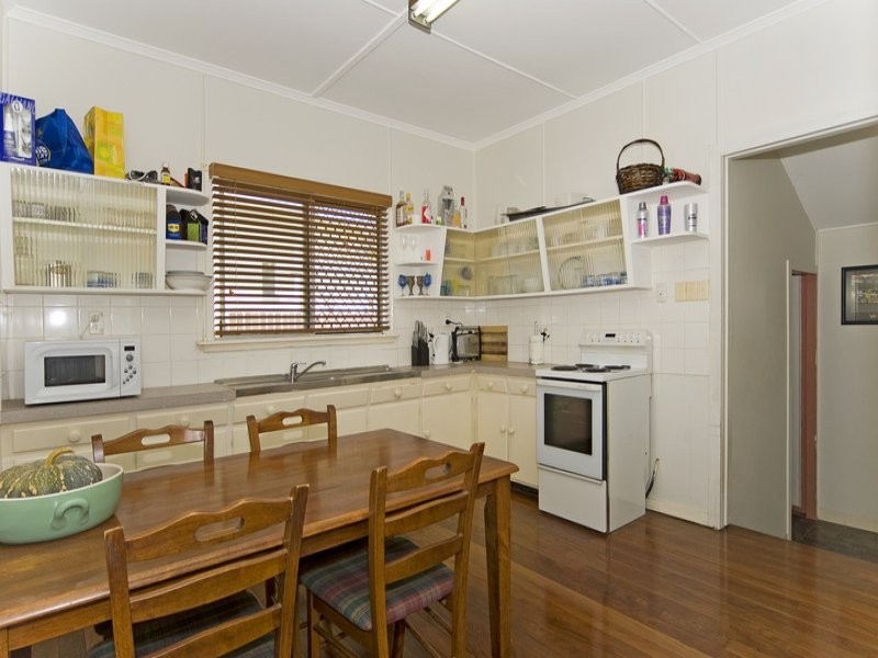 7 WOODGATE STREET, Churchill QLD 4305