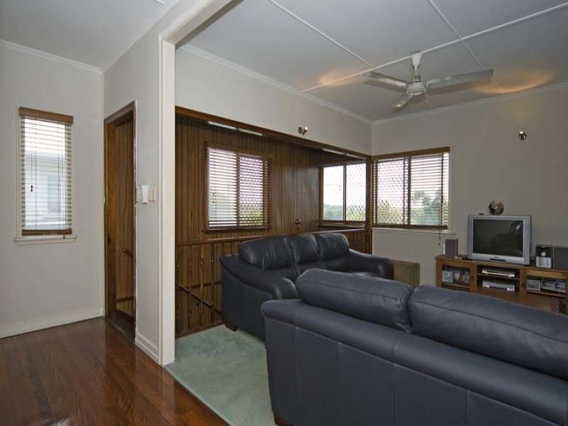 7 WOODGATE STREET, Churchill QLD 4305